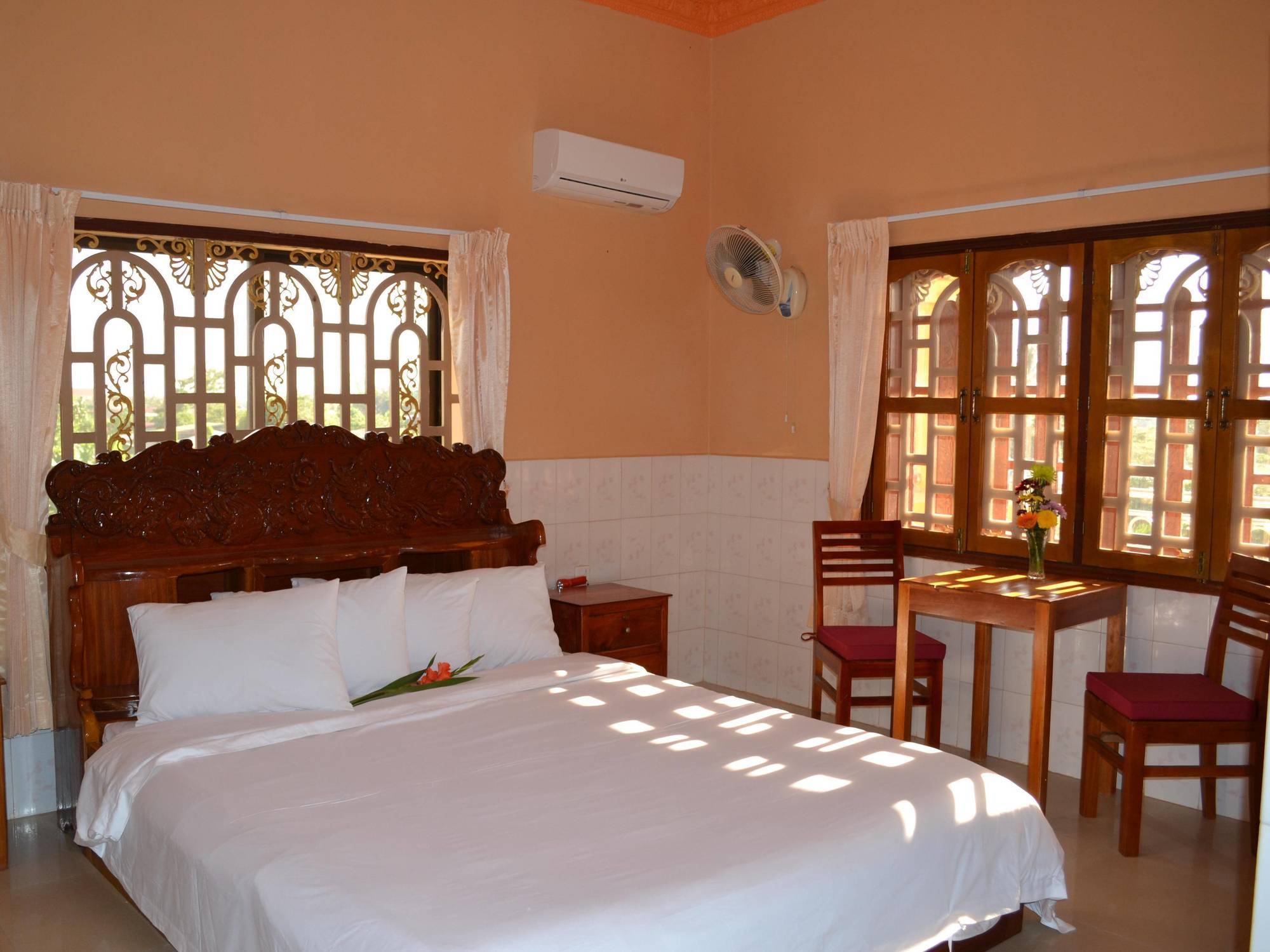 Kampot Manor Hotel Exterior foto